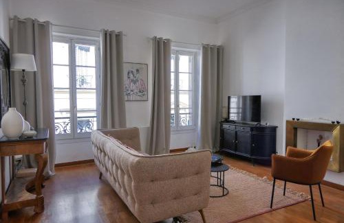 Avignon City Centre Apartment | Escale citadine au centre d'Avignon, climatisation, appartement de charme, spacieux et lumineux