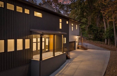 Northside House | Escape to a brand-new, luxurious haven nestled among the trees, offering the perfect blend of tranquility and city convenience. This stunning, modern home is centrally located, placing you just minutes from all of Chattanooga's attractions.