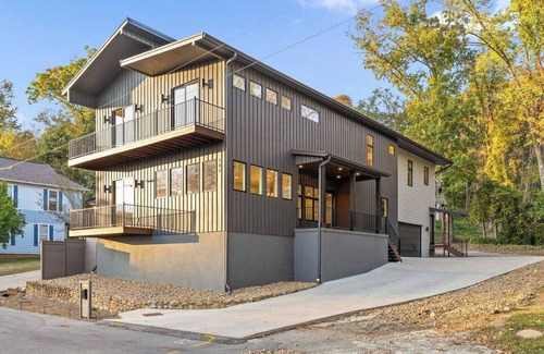 Northside House | Escape to a brand-new, luxurious haven nestled among the trees, offering the perfect blend of tranquility and city convenience. This stunning, modern home is centrally located, placing you just minutes from all of Chattanooga's attractions.