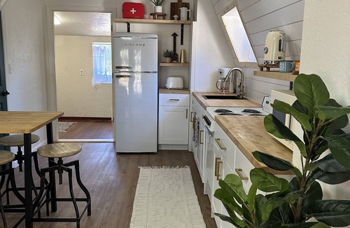 Concho Cabin | Escape to a Cozy Winter Retreat!