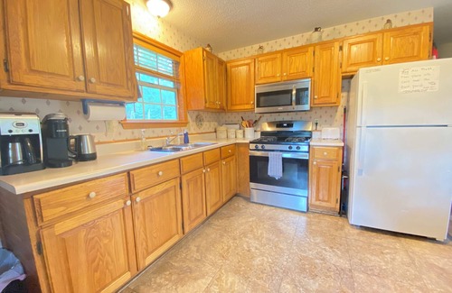 Altamont Cabin | Escape to Banjo Bungalow your cozy 2-bdrm lakefront cabin on 27 private acres