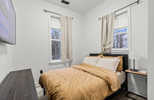 Glenwood Apartment | Escape to Luxury: Your Perfect Short Stay Haven Awaits!