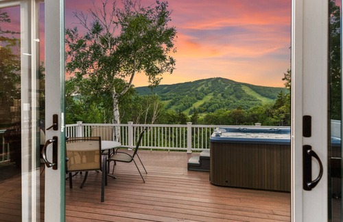 West Dover Ski Chalet | Escape to Mountainview Haven: Spacious Retreat with Hot Tub at Mount Snow