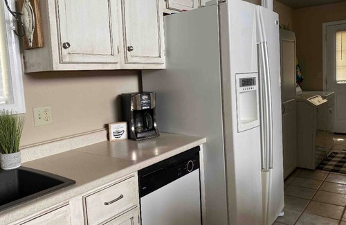 Eufaula Cabin | Escape to our peaceful lake view retreat, nestled in the heart of Eufaula.