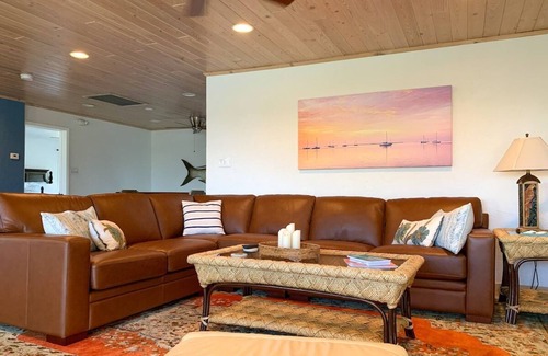 Marathon House | Escape to Paradise, enjoy Outdoor Kitchen and more