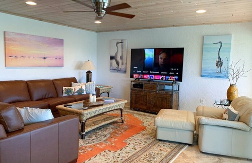 Marathon House | Escape to Paradise, enjoy Outdoor Kitchen and more