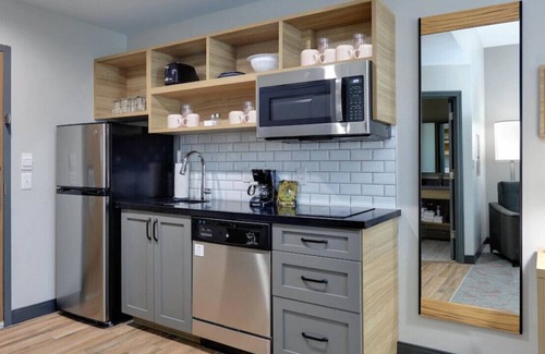 Hurst House | Escape to Sumptuous Studio Suite! Pets Allowed