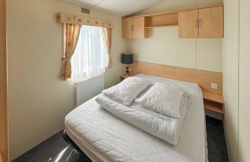 Rhyl Cottage | Escape to the coast with Cozee Stays; your perfect holiday caravan in Rhyl.