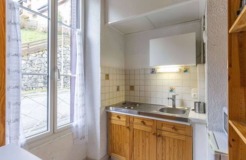 Cauterets Apartment | Escape to the Pyrenees: Cozy Apartment with Balcony, Parking & Pet-Friendly