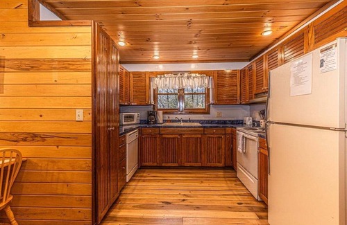 Bryson City Cabin | Escape to the serene Dragonfly Cabin in Bryson City