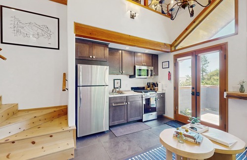 Idyllwild Apartment | Escape to the Ultimate Mountain Retreat in Idyllwild: Stunning Views, Cozy Vibes