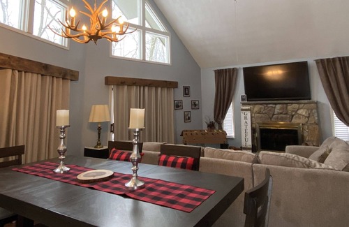 Albrightsville Ski Chalet | Escape to this cozy Pocono Mountains Chalet. Located in the heart of the Poconos