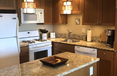 Kihei Condo | ESCAPE YHE COLD! SEE WHALES! OCEAN VIEWS ✅LOCATION ✅ AC IN LIVING & BEDROOM ✅