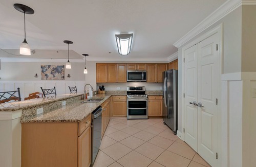 Orange Beach Condo | ESCAPES1700sqft/updated/beachfront/Sleeps8 FREE BEACH SERVICE for 2-Mar-Oct