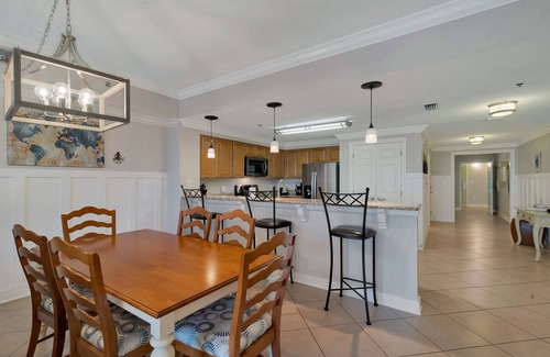 Orange Beach Condo | ESCAPES1700sqft/updated/beachfront/Sleeps8 FREE BEACH SERVICE for 2-Mar-Oct