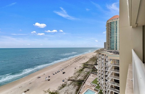 Orange Beach Condo | ESCAPES1700sqft/updated/beachfront/Sleeps8 FREE BEACH SERVICE for 2-Mar-Oct