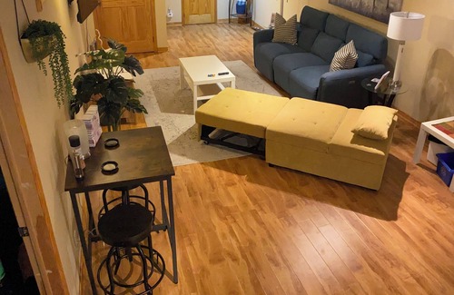 Dundas Apartment | Escarpment Dwelling!