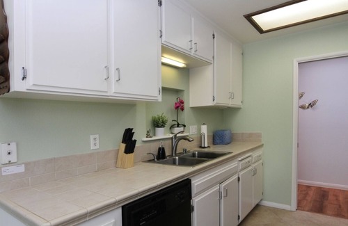 North Broadway House | Escondido's Gem! Sleeps 11! POOL INCLUDED