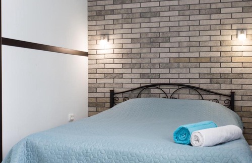 Dzerzhyns'kyi District Apartment | Esenina Apartment near Botanical Garden