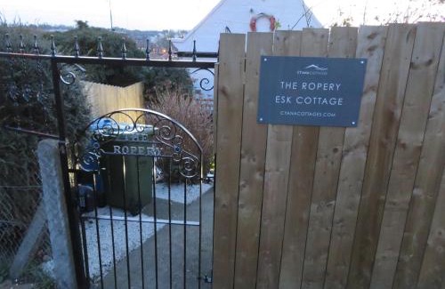 Whitby Apartment | Esk Cottage - Cyanacottages