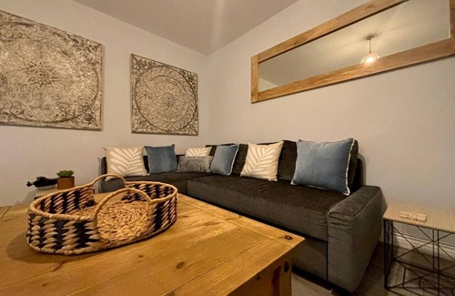 Maidenbower House | Eskdale Townhouse 4BR, Eskdale Townhouse - Cosy and Elegant 4BR