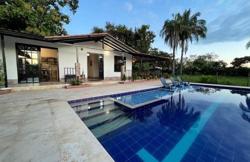Melgar House | Espectacular Casa Campestre con capacidad para 12&1 huespedes