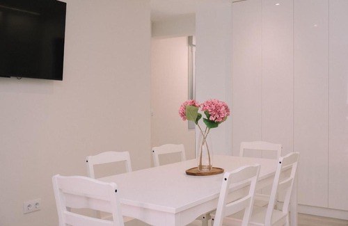 Santiago de Vigo Apartment | Espectacular moderno en el centro by CABANA Rentals