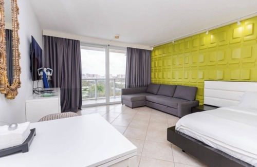 Sunny Isles Beach Resort | ESPECTACULAR OCEAN VIEW STUDIO