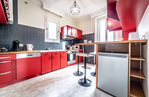 Brive-la-Gaillarde Apartment | Esprit Maison de Famille Parking 3 Private Suites
