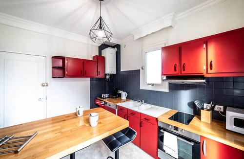 Brive-la-Gaillarde Apartment | Esprit Maison de Famille Parking 3 Private Suites