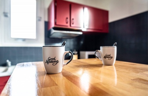 Brive-la-Gaillarde Apartment | Esprit Maison de Famille Parking 3 Private Suites