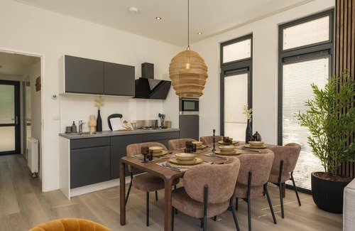 Lieren House | Essenburgh: Spacious and stylish property for 6 people with three bedrooms, a modern kitchen, and a cozy outdoor area. Experience luxury and nature in the Veluwe.