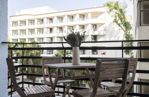 Marbella Seafront Promenade Apartment | Está Situado en Primera Línea de Playa, en Pleno Paseo Marítimo