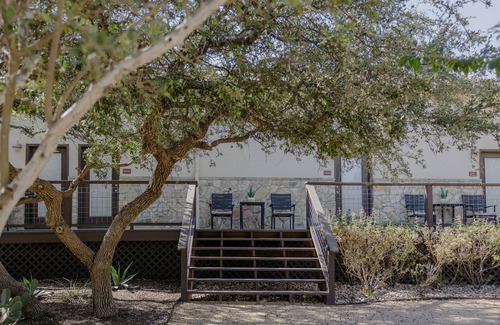 Dripping Springs House | Esta Noche Room - the La Aldea Building Asante Lodging and Events