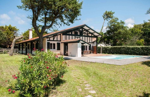 Les Estagnots House | Estagnots Beach and Lake on foot