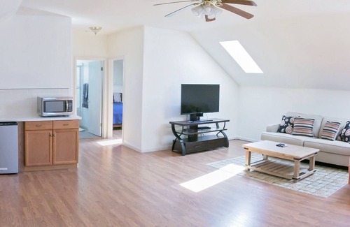 Windsor House | Estate House overlooking cult Russian River Vineyard! LABOR DAY SALE!