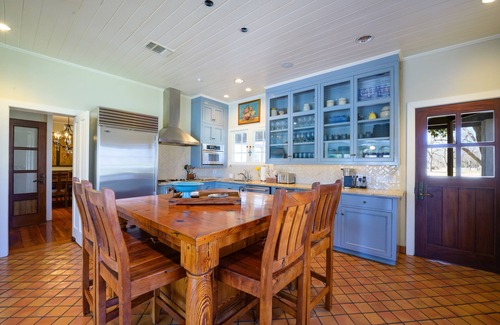 McQueeney House | Estate with exclusive grounds, private tennis courts, and beautiful views