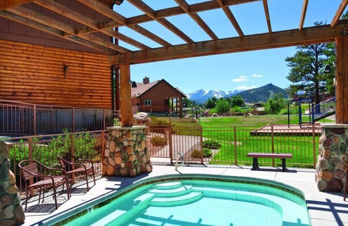 Estes Park Resort | Estes Park is a small town with lots of love!