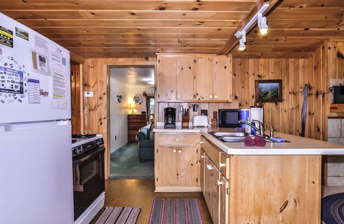 St Germain Cottage | Estrold's Resort- Driftwood Cabin