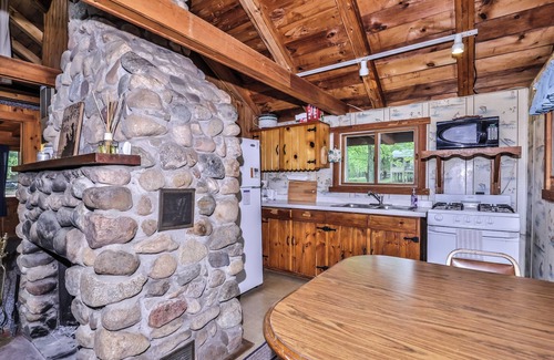 St Germain Cottage | Estrold's Resort- Pine Cabin
