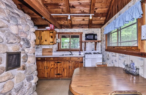 St Germain Cottage | Estrold's Resort- Pine Cabin