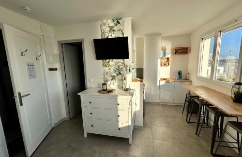 Palavas-les-Flots Apartment | EStudio 1ère ligne vue mer ,place de parking privée accès a la plage de la résidence 3ème étage