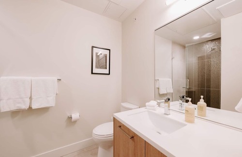 Highland Condo | Estudio Tranquilo Modern Loft | Zuni Lofts