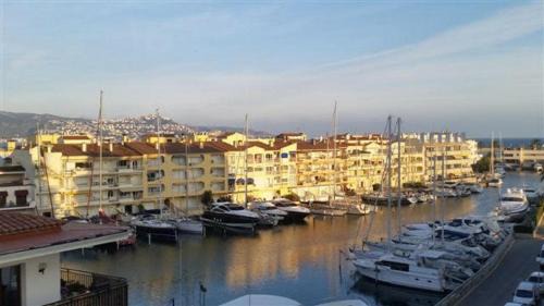 Empuriabrava Apartment | estudio vistas marina y mar ref 295