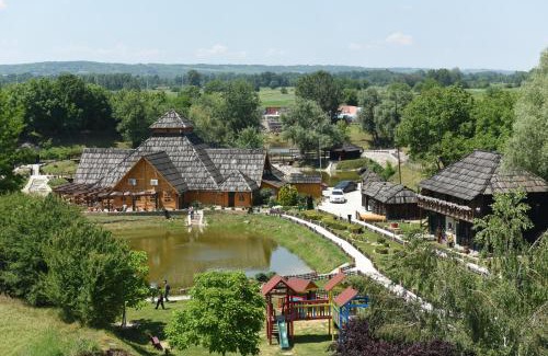 Sumadija Resort | Etno Selo Moravski Konaci