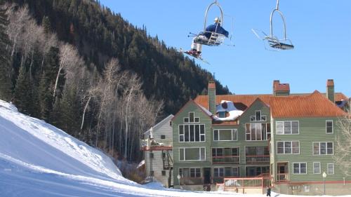 Telluride House | Etta Place 5 by AvantStay Ski In Ski Out Unit w Views of the Valley