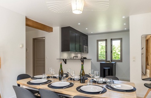 Equemauville Villa | Eva Home | Stunning Villa with Garden | Sleeps 10
