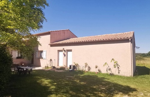 Saint-Cannat Villa | Évasion Provençale: bright house with swimming pool and large garden!