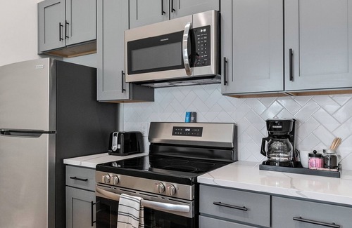 Forest Hill Terrace Apartment | Evelyn 102 - A Cozy 1BR with 16ft Ceilings in Charming Forest Hill