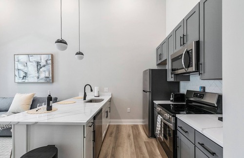 Forest Hill Terrace Apartment | Evelyn 102 - A Cozy 1BR with 16ft Ceilings in Charming Forest Hill